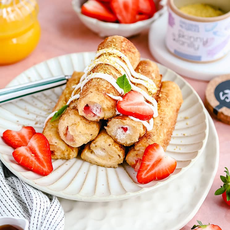 Wentelteefrolletjes met aardbei en roomkaas