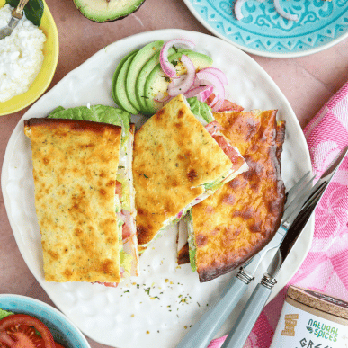 eiwitrijke cottage cheese flatbread sandwich